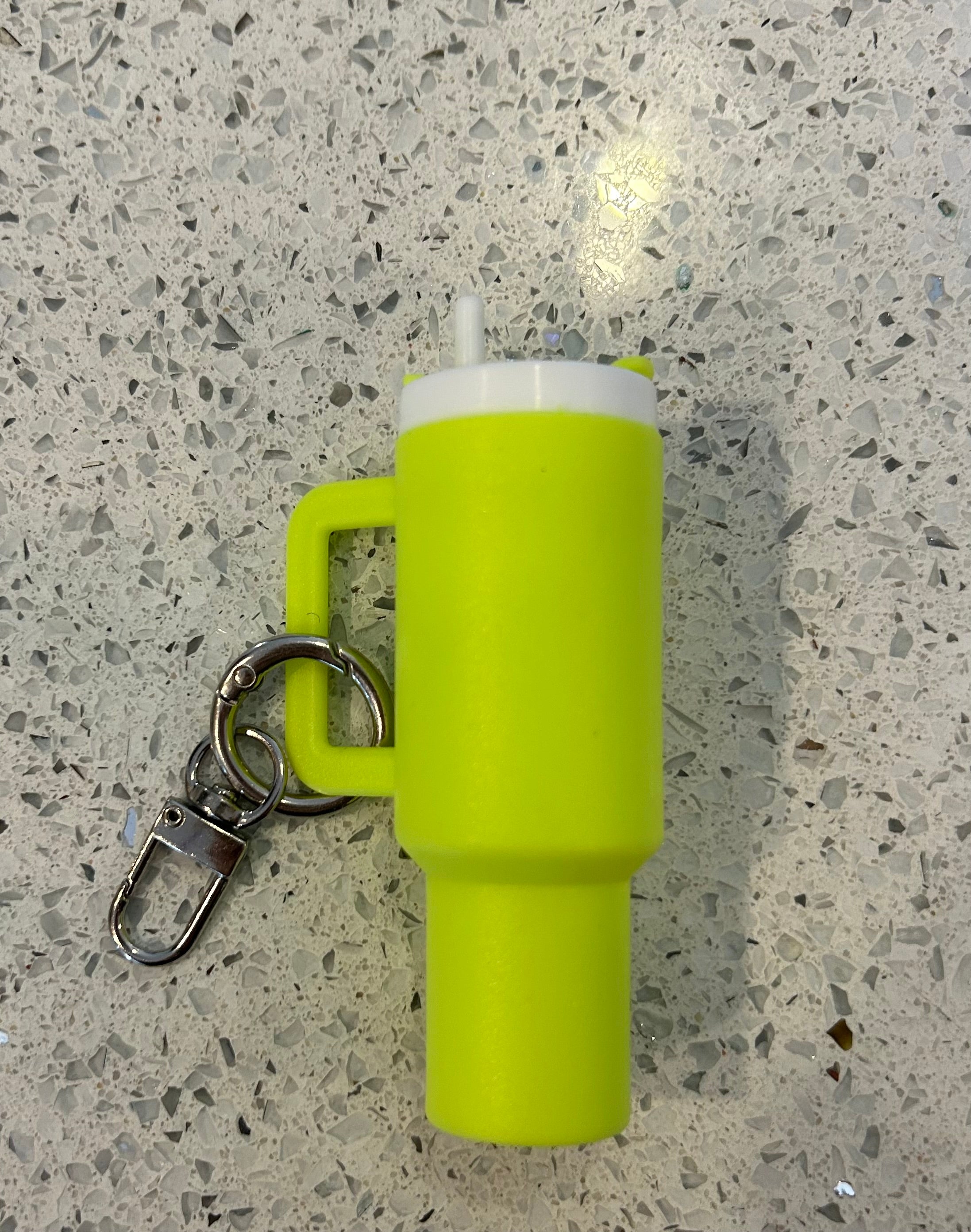 Bright green / yellow