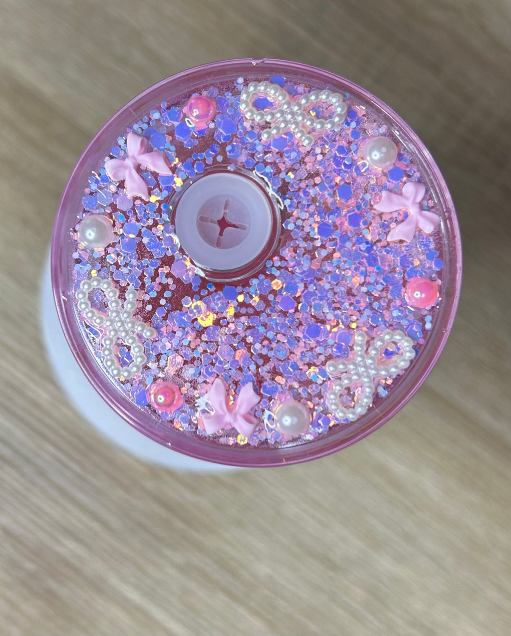 20oz Hello Kitty glow in the dark lava