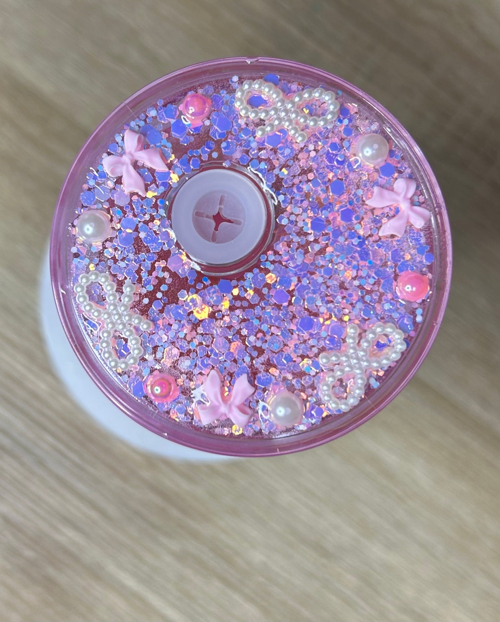 20oz Hello Kitty glow in the dark lava